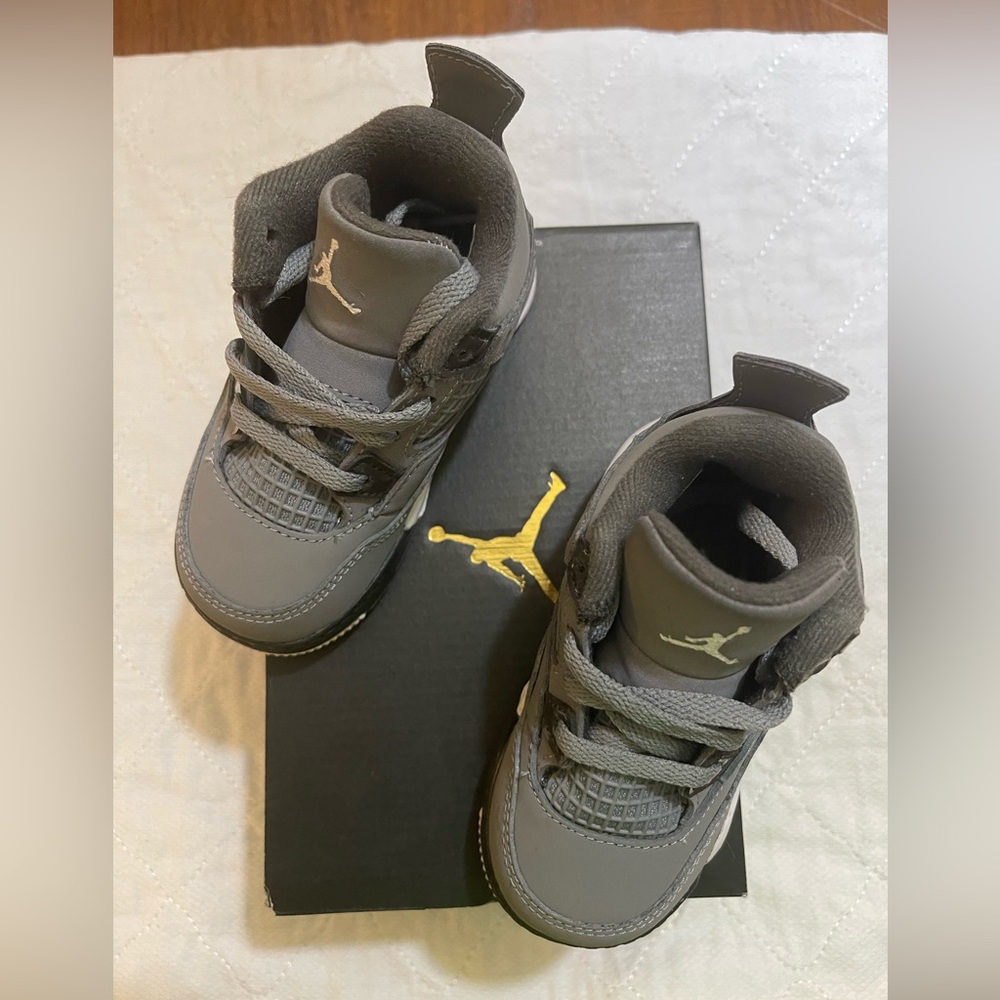 6c toddler retro 4 cool grey Jordan’s